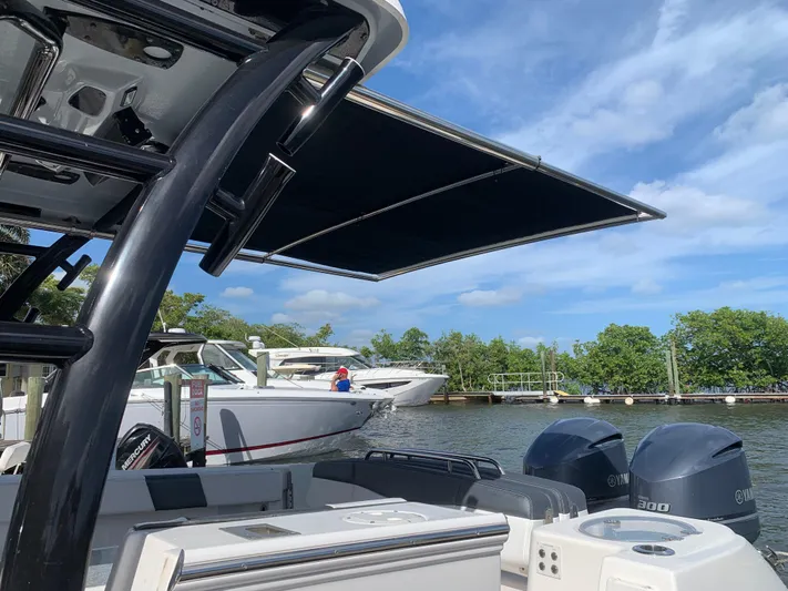  Yacht Photos Pics 2019 ROBALO 317 DC - Image 38