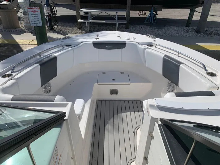 Yacht Photos Pics 2019 ROBALO 317 DC - Image 30