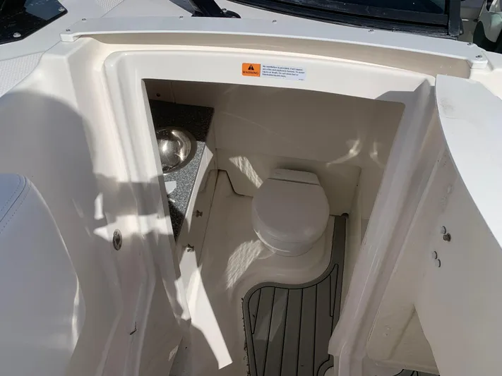  Yacht Photos Pics 2019 ROBALO 317 DC - Image 33