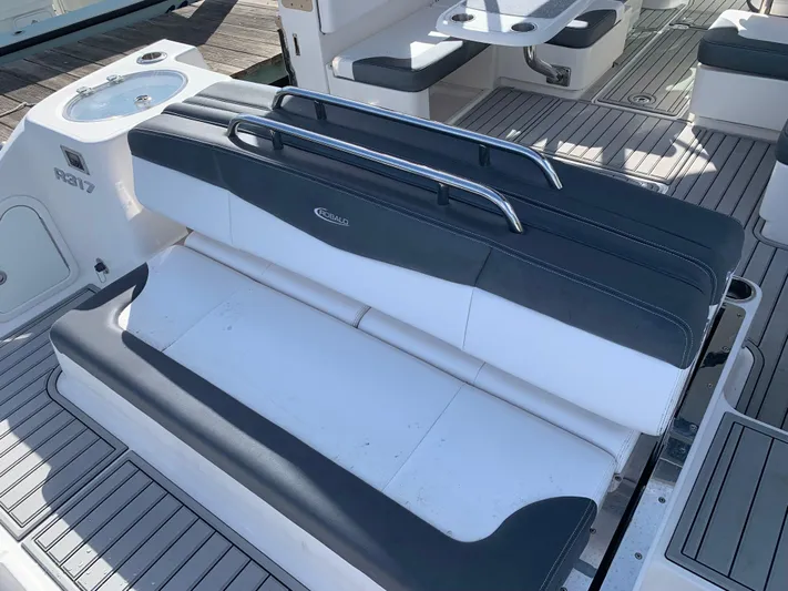  Yacht Photos Pics 2019 ROBALO 317 DC - Image 28