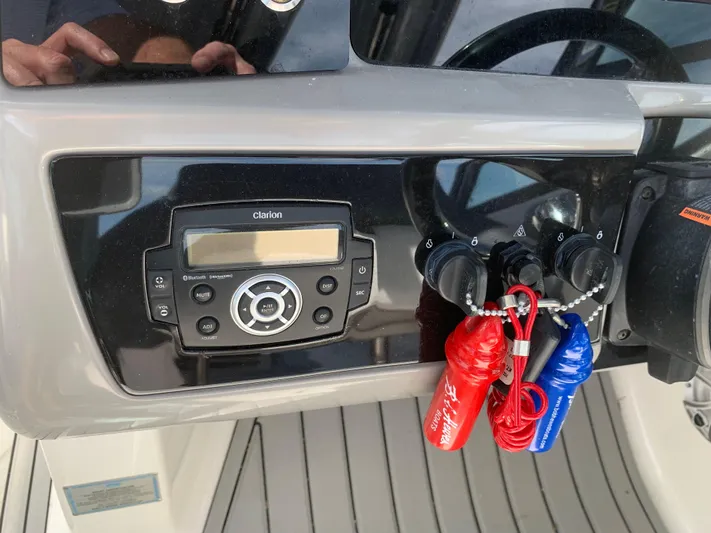  Yacht Photos Pics 2019 ROBALO 317 DC - Image 24