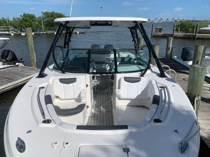  Yacht Photos Pics 2019 ROBALO 317 DC - Image 8