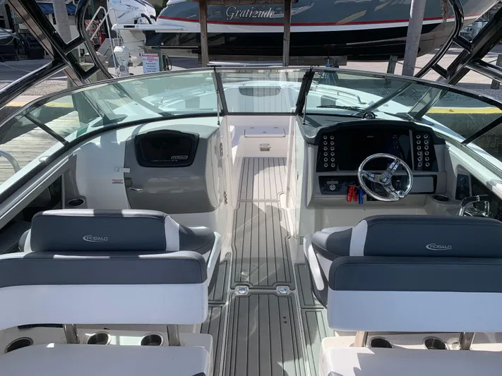  Yacht Photos Pics 2019 ROBALO 317 DC - Image 14