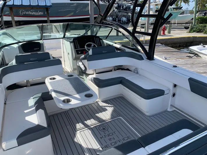 Yacht Photos Pics 2019 ROBALO 317 DC - Image 15