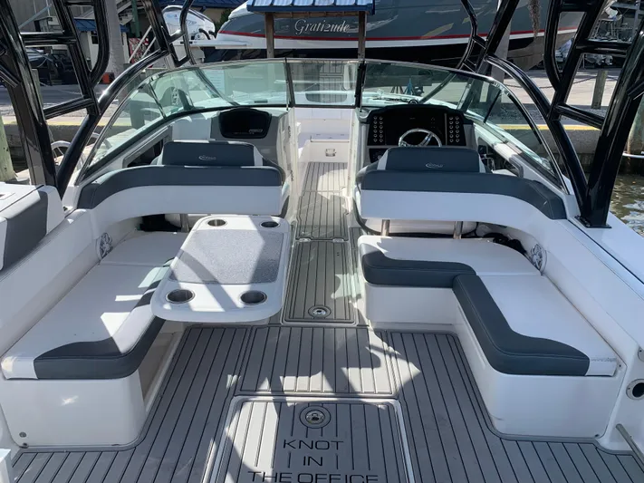 Yacht Photos Pics 2019 ROBALO 317 DC - Image 13