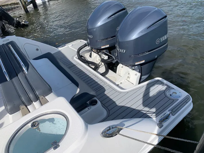  Yacht Photos Pics 2019 ROBALO 317 DC - Image 10