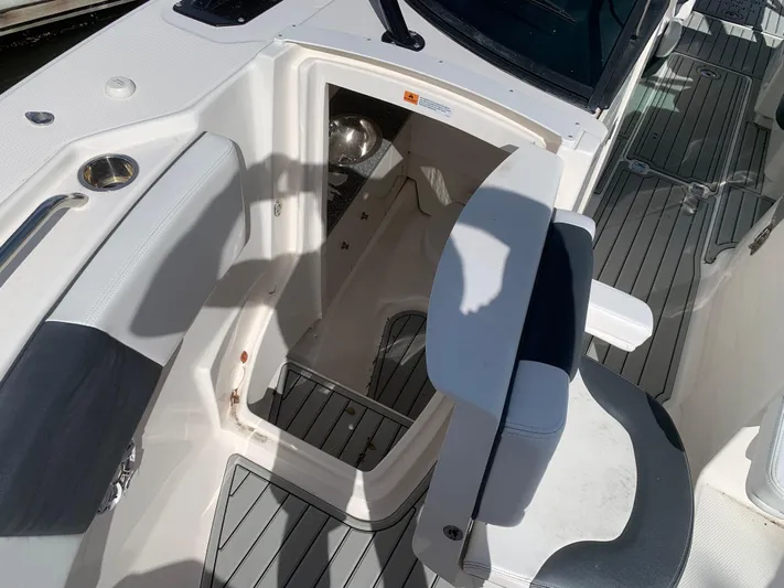  Yacht Photos Pics 2019 ROBALO 317 DC - Image 32