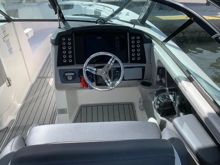  Yacht Photos Pics 2019 ROBALO 317 DC - Image 19
