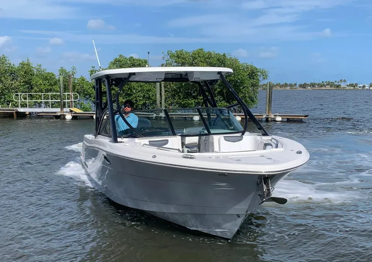  Yacht Photos Pics 2019 ROBALO 317 DC - Image 6