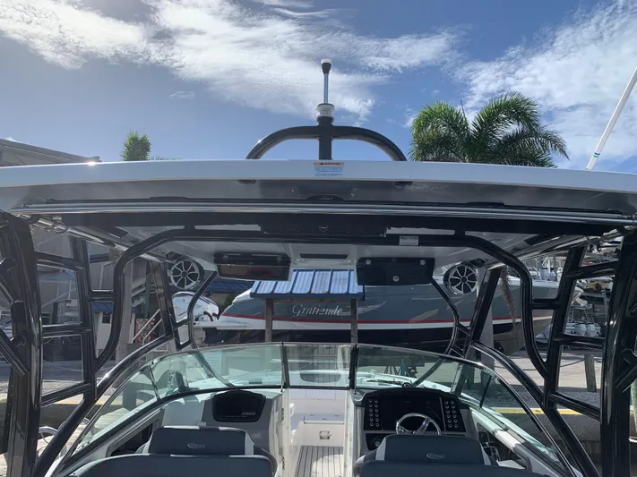  Yacht Photos Pics 2019 ROBALO 317 DC - Image 17