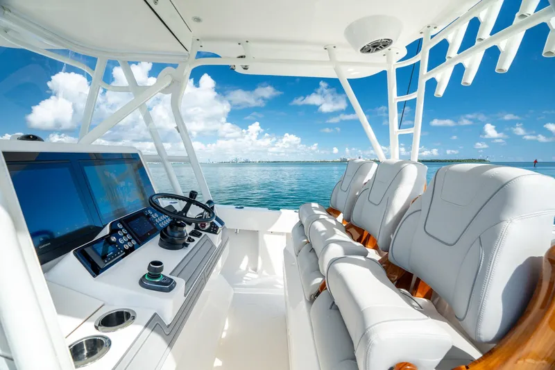  Yacht Photos Pics 2024 SeaVee 400Z boat interior with modern helm and luxurious seating.