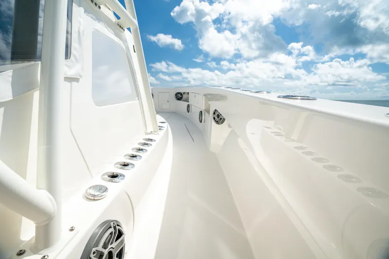  Yacht Photos Pics 2024 SeaVee 400Z boat deck with sleek design under a bright blue sky.