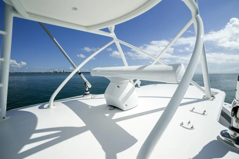  Yacht Photos Pics 2024 SeaVee 400Z boat deck with radar, ocean view, and clear blue sky.