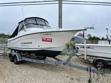 Seaswirl Striper 2101 Dual Console OB