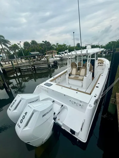  Yacht Photos Pics 2025 EVERGLADES 335 CC - Image 8