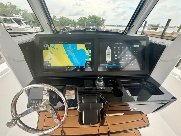  Yacht Photos Pics 2025 EVERGLADES 335 CC - Image 9