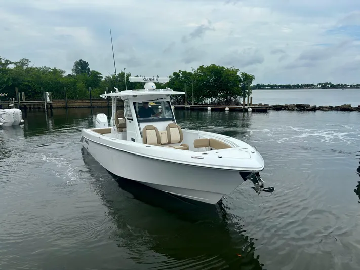 Yacht Photos Pics 2025 Everglades 335 Cc - Image 2