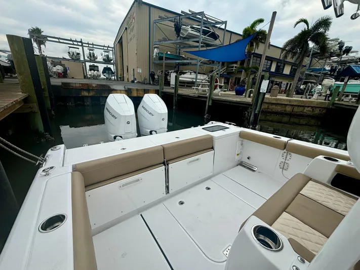  Yacht Photos Pics 2025 EVERGLADES 335 CC - Image 19