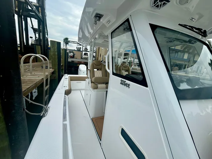  Yacht Photos Pics 2025 EVERGLADES 335 CC - Image 13