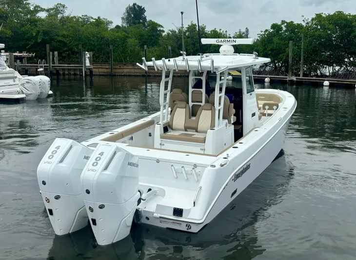  Yacht Photos Pics 2025 EVERGLADES 335 CC - Image 7