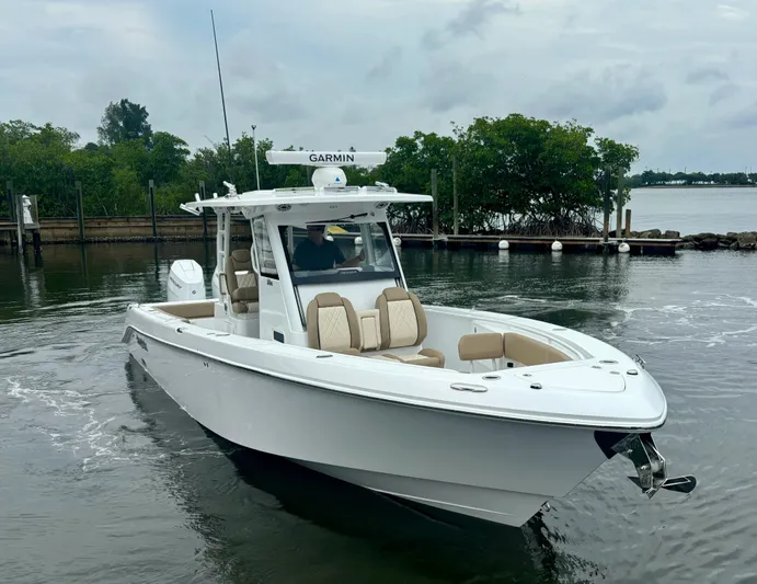  Yacht Photos Pics 2025 EVERGLADES 335 CC - Image 5