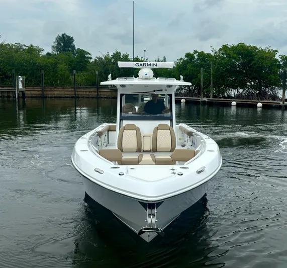  Yacht Photos Pics 2025 EVERGLADES 335 CC - Image 4