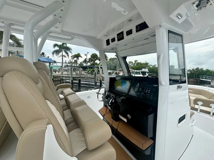  Yacht Photos Pics 2025 EVERGLADES 335 CC - Image 12