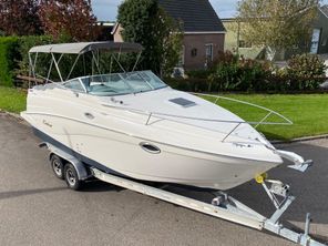 2004 Rinker 250 Fiesta Vee
