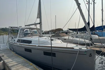 2021 Beneteau Oceanis 35.1