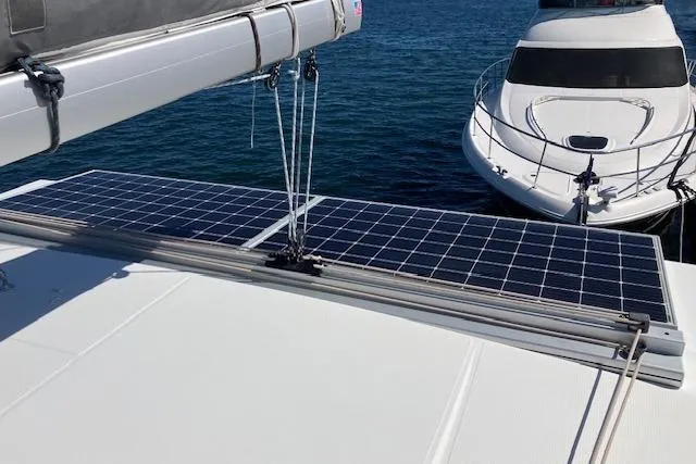 Paire De Jacques Yacht Photos Pics Solar panels on 2021 Fountaine Pajot Isla 40 catamaran, docked beside another boat.