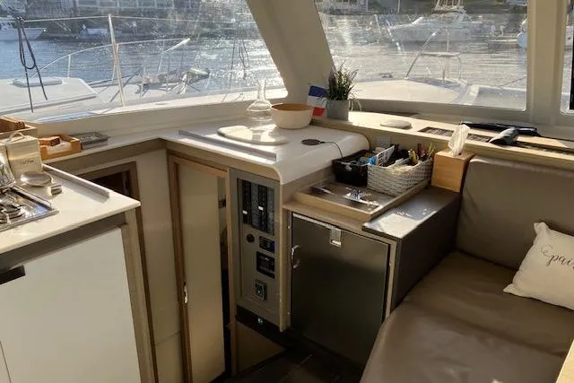 Paire De Jacques Yacht Photos Pics Interior of 2021 Fountaine Pajot Isla 40 catamaran with modern kitchen and seating area.