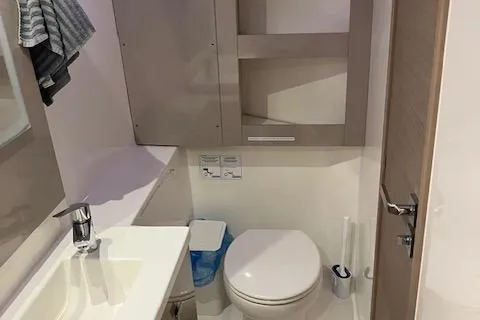 Paire De Jacques Yacht Photos Pics 2021 Fountaine Pajot Isla 40 bathroom with modern fixtures and compact design.