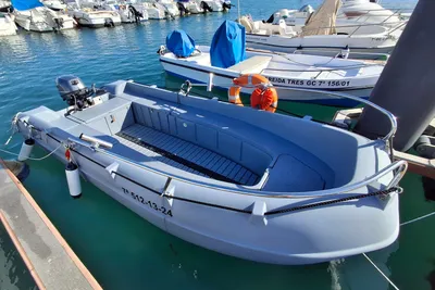 2025 Custom WHALY 435