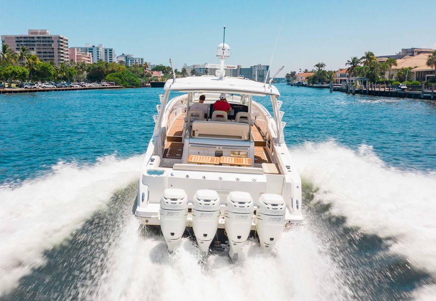 2017 Boston Whaler 420 Outrage