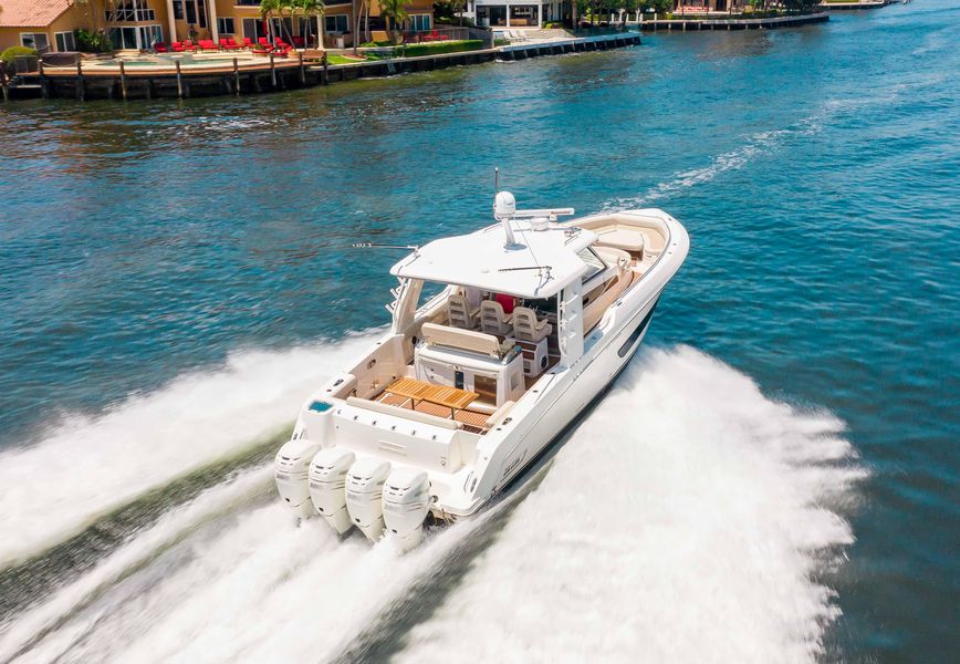 2017 Boston Whaler 420 Outrage