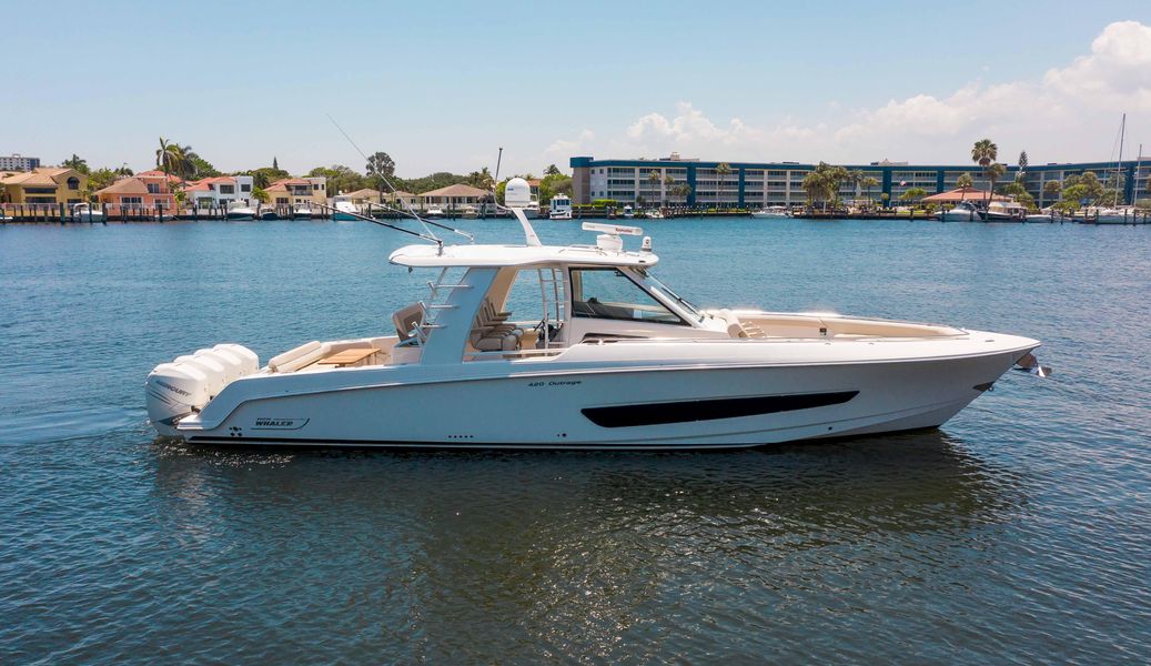 2017 Boston Whaler 420 Outrage