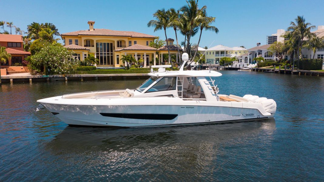 2017 Boston Whaler 420 Outrage