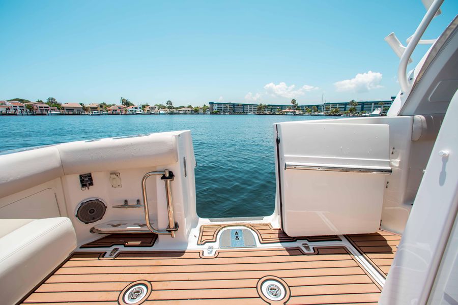 2017 Boston Whaler 420 Outrage