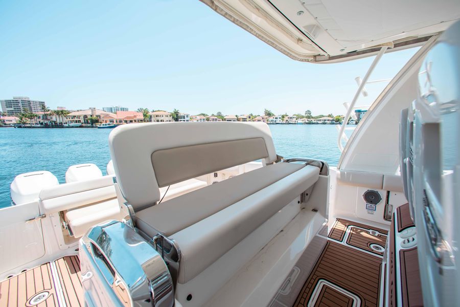 2017 Boston Whaler 420 Outrage