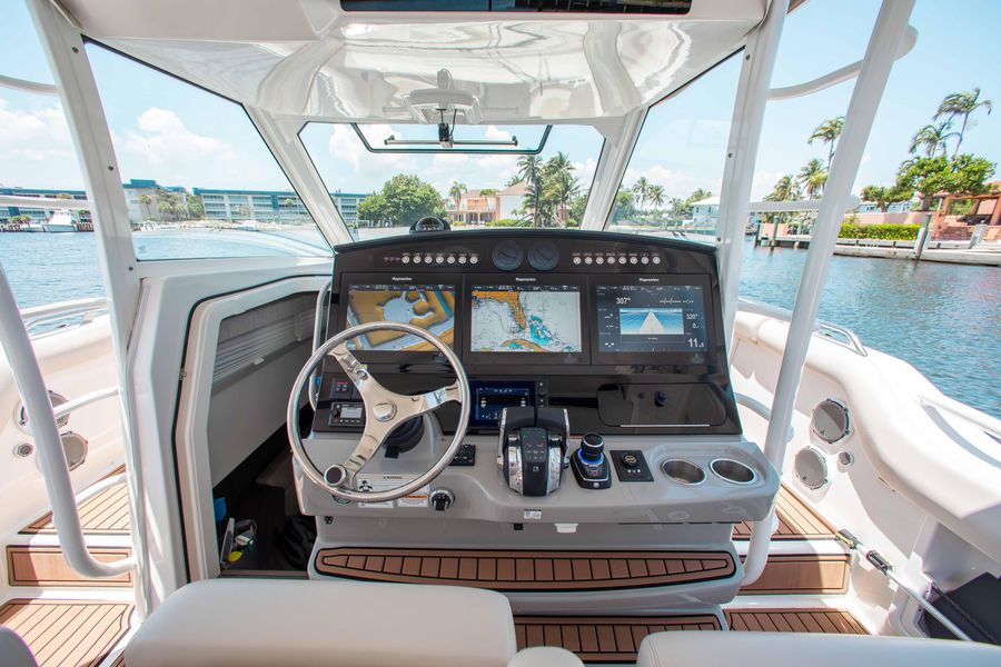 2017 Boston Whaler 420 Outrage