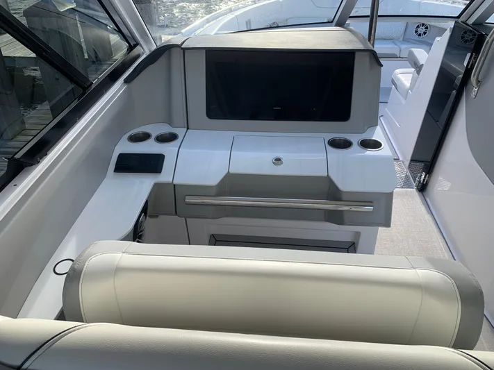  Yacht Photos Pics 2022 REGAL LX36 - Image 31