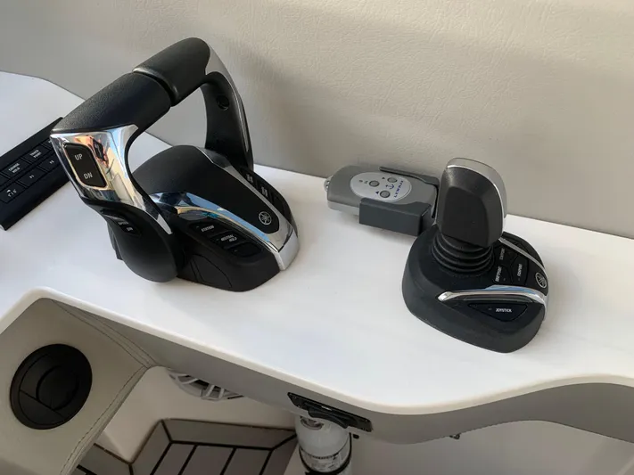  Yacht Photos Pics 2022 REGAL LX36 - Image 34