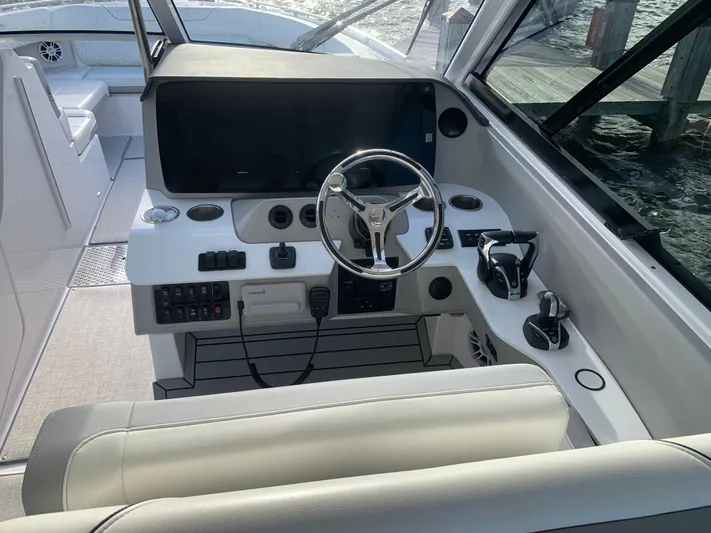  Yacht Photos Pics 2022 REGAL LX36 - Image 30