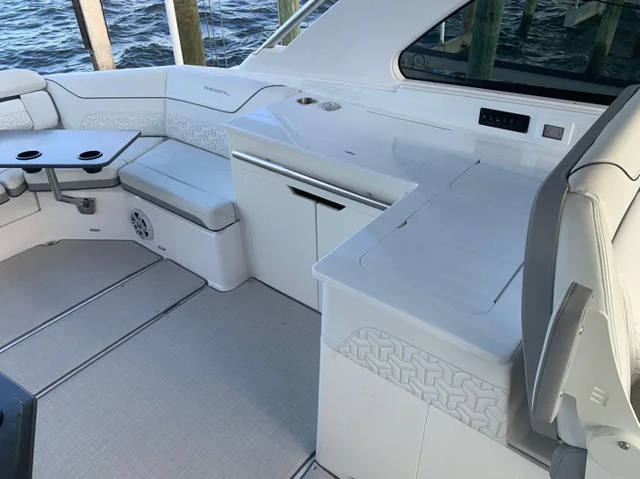  Yacht Photos Pics 2022 REGAL LX36 - Image 27