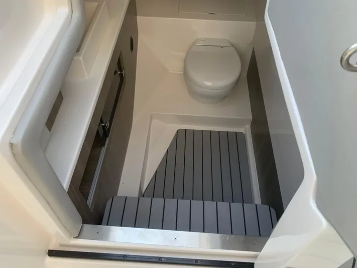  Yacht Photos Pics 2022 REGAL LX36 - Image 46