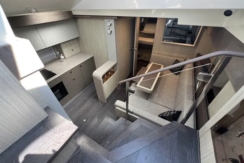  Yacht Photos Pics 27 Indoor Dinette