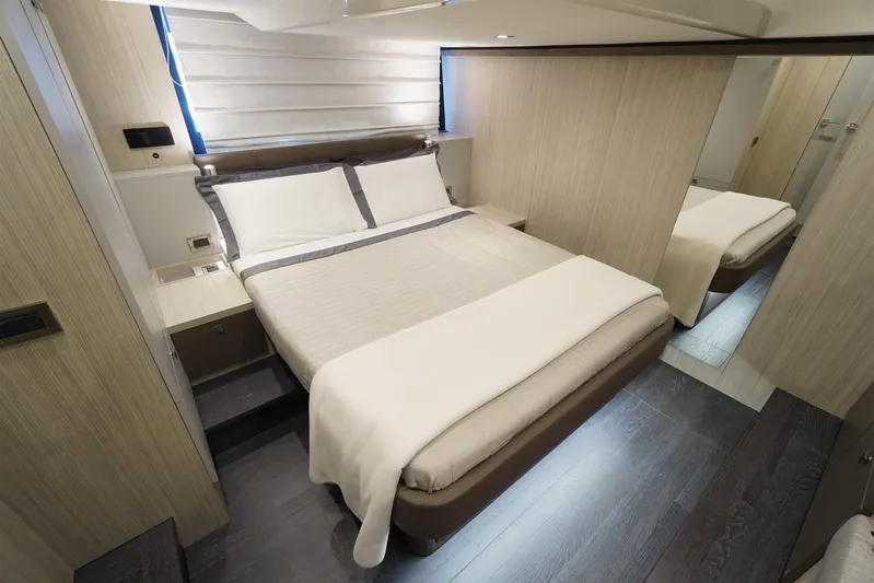  Yacht Photos Pics 35 Master Cabin