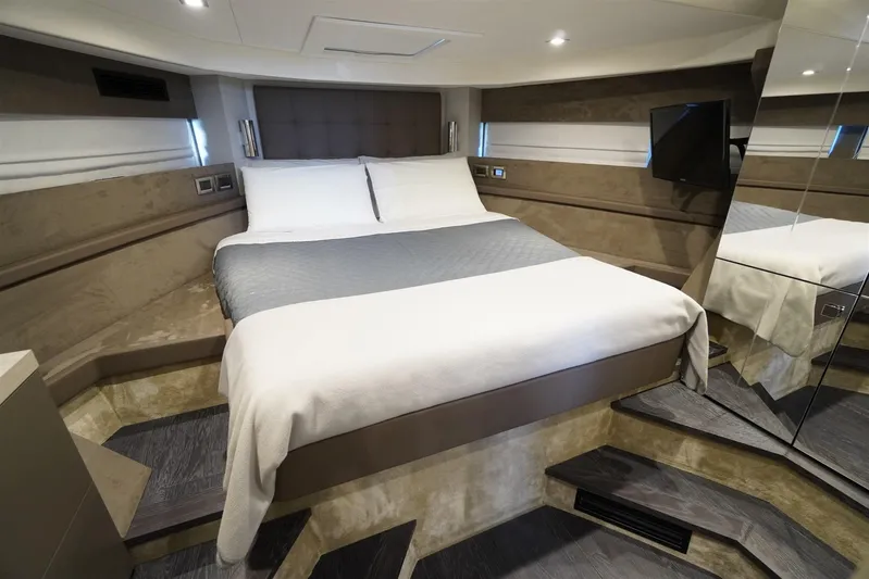  Yacht Photos Pics 39 Guest Cabin