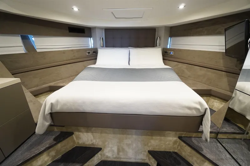  Yacht Photos Pics 42 Guest Cabin