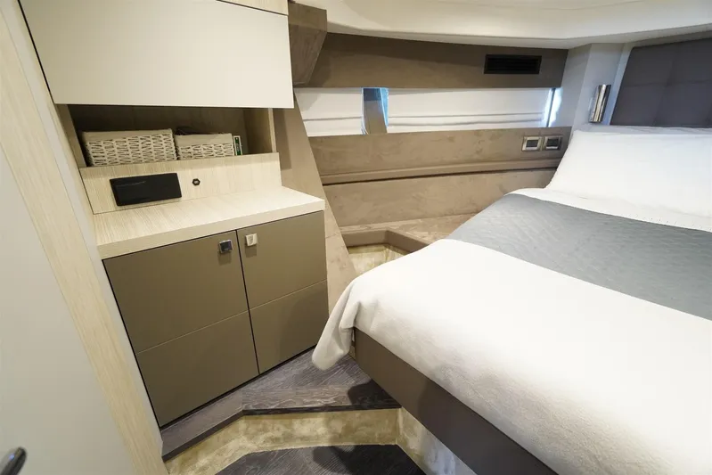  Yacht Photos Pics 44 Guest Cabin